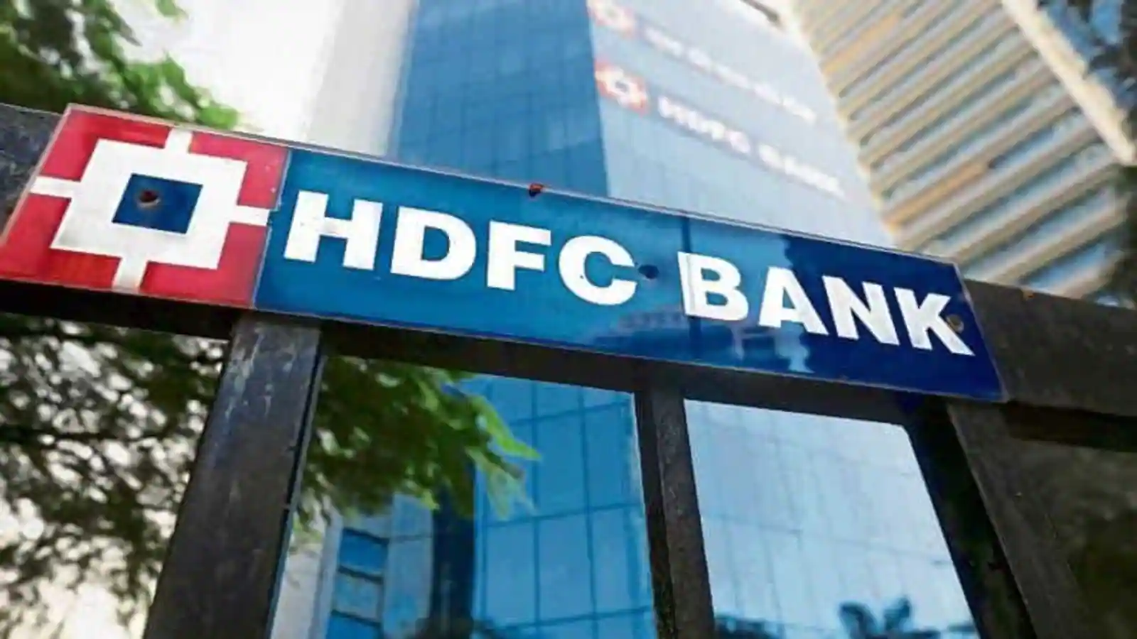 HDFC बँकेचा Q3 नफा 18% वाढून रु. 10,342 कोटी झाला, निव्वळ व्याज उत्पन्न रु. 18,444 कोटी झाले,सविस्तर बघा…