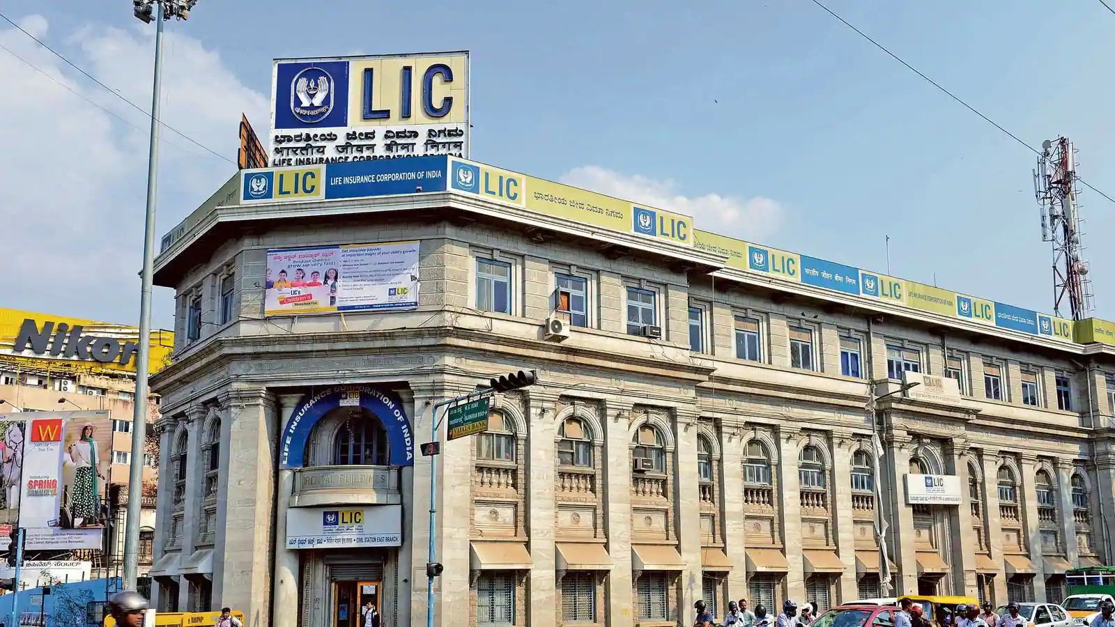 LIC ने 70 हून अधिक कंपन्यांचे स्टेक विकत घेतले आहेत, तुमच्या पोर्टफोलिओमध्ये हे शेअर्स आहेत का ?