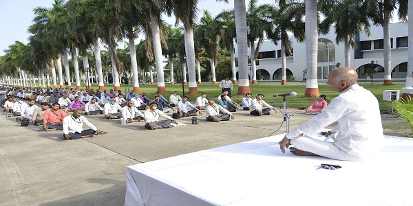 जैन इरिगेशनच्या विविध आस्थापनांमध्ये आंतरराष्ट्रीय योगदिन उत्साहात