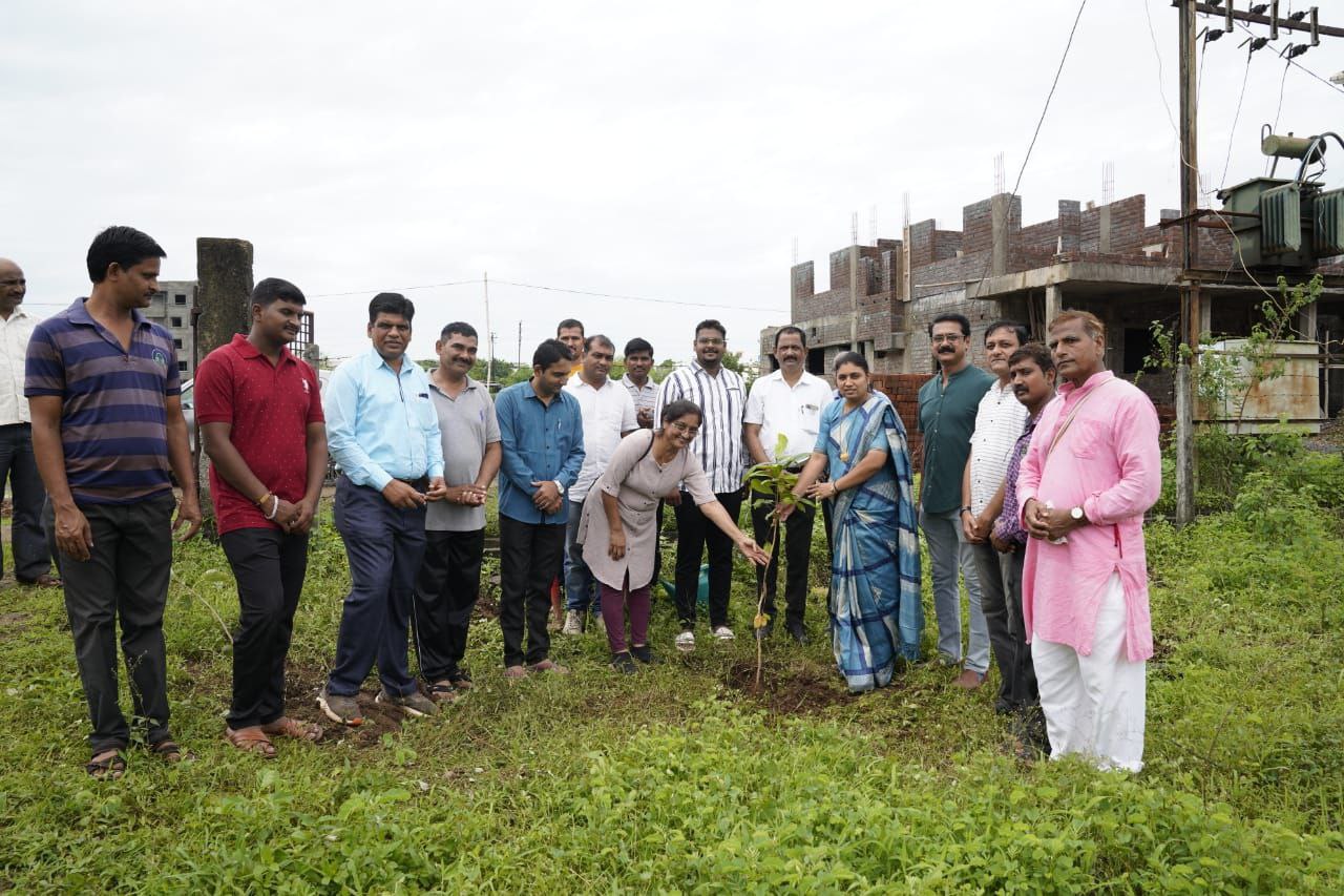 आपल्या श्वासाप्रमाणे झाडे जपा – न्या. ए. ए. शेख