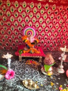 मुस्लिम विद्यार्थी, पालक आणि काका मूर्तीकाराने दिली शाळेला गणेशाची मूर्ती