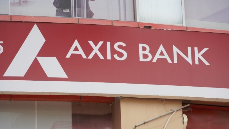 Axis Bank च्या ग्राहकांसाठी खुशखबर, FD वर मिळणार जास्त व्याज, नवीन दर तपासा